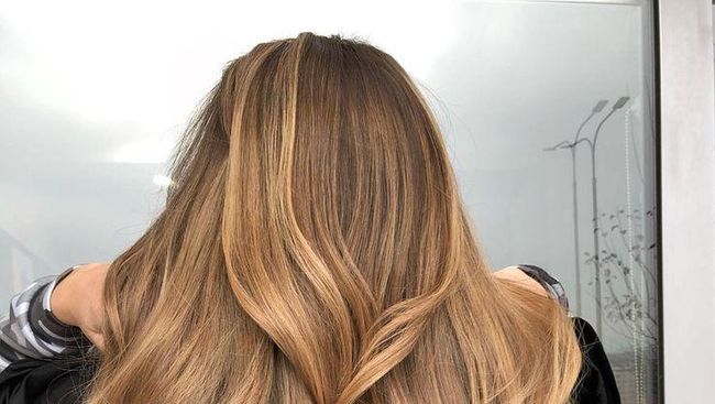 7 Warna Rambut yang Bikin Kulit Wajah Jadi Cerah dan Fresh