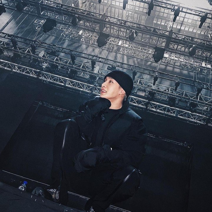 <p>Idol K-Pop yang kini aktif sebagai solois, Wonho atau Lee Ho Seok, berhasil menempati peringkat 33 pria tertampan di dunia. (Foto: Instagram @iwonhoyou)</p>