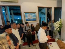 Anies Melayat ke Rumah Duka Rizal Ramli Rabu Tengah Malam
