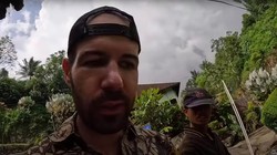 img-title YouTuber Bule Ini Jijik Lihat Pria Aneh Masturbasi Depan Masjid Tertua di Sumatra Barat