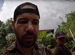 YouTuber Bule Ini Jijik Lihat Pria Aneh Masturbasi Depan Masjid Tertua di Sumatra Barat