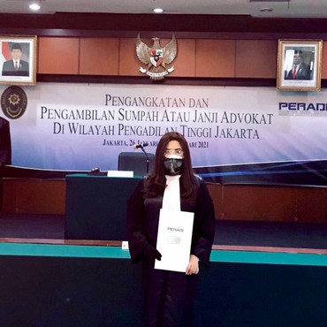 Sempat Vakum Jadi Artis, 7 Potret Cornelia Agatha yang Kini Jadi Pengacara