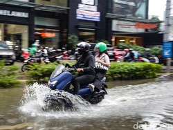 Titik Banjir di Jakarta Bertambah Jadi 38 RT dan 23 Ruas Jalan
