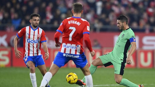 Girona berhasil menang dramatis dengan skor 4-3 atas Atletico Madrid dalam laga La Liga, Kamis (4/1) pagi WIB. Mereka pun sukses kembali menempel Real Madrid.