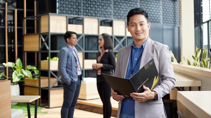 Transformasi bisnis modern memunculkan berbagai posisi strategis yang diburu perusahaan global dan implikasinya bagi pendidikan.