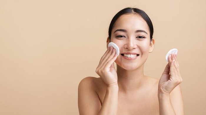 Punya Kulit Berjerawat? Simak Tips Memilih Toner untuk Mendapatkan Kulit Bersih dan Glowing