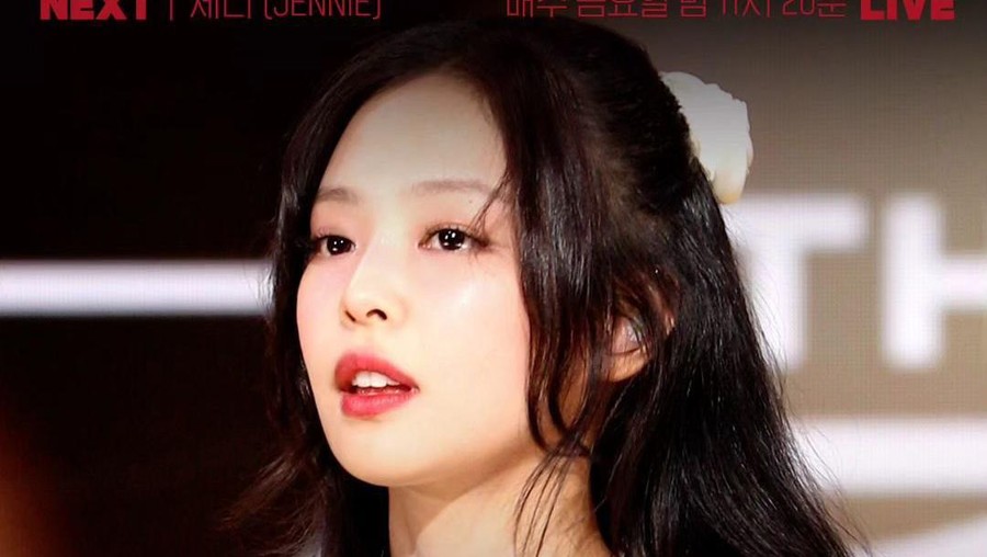 Jennie BLACKPINK menjadi bintang tamu pertama acara televisi 'Lee Hyori's Red Carpet'