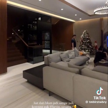 Pensiun dari Badminton, 7 Potret Rumah Mewah Kevin Sanjaya Bareng Valencia Tanoe