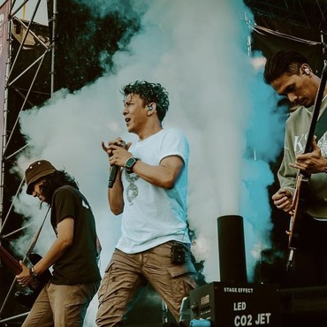 Lirik Lagu Suara Dalam Kepala - NOAH feat. Ramengvrl