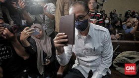 FOTO: Hakim Belum Siap, Sidang Vonis Rafael Alun Ditunda