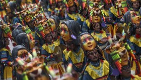 FOTO: Karnaval Hitam Putih, Merayakan Keberagaman Etnis di Kolombia