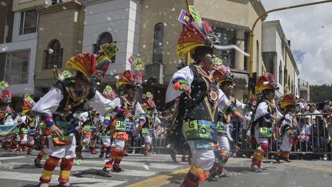 FOTO: Karnaval Hitam Putih, Merayakan Keberagaman Etnis di Kolombia