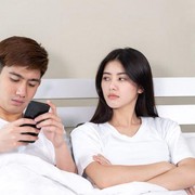 Menurut Ahli Terapis, Ini 5 Tanda Pasangan Mulai Selingkuh yang Tidak Boleh Diabaikan