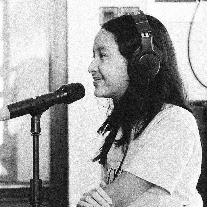 <p>Gadis yang kini berusia 13 tahun ini pertama kali akting bersama kedua orang tuanya dalam film <em>Aku, Kau & KUA</em>. Kemudian, ia juga tampil singkat dalam film <em>3 Dara 2</em> pada tahun 2018.(Foto: Instagram @widuri.puteri)<br /><br /><br /></p>
