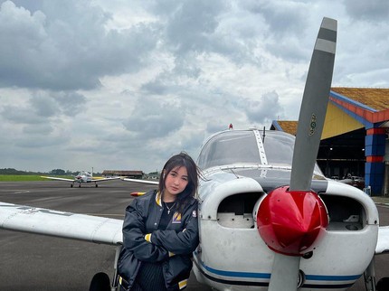 5 Potret Abigail Michelle, Pilot Viral yang Bawa Pesawat Sendirian demi Nonton Bola di London