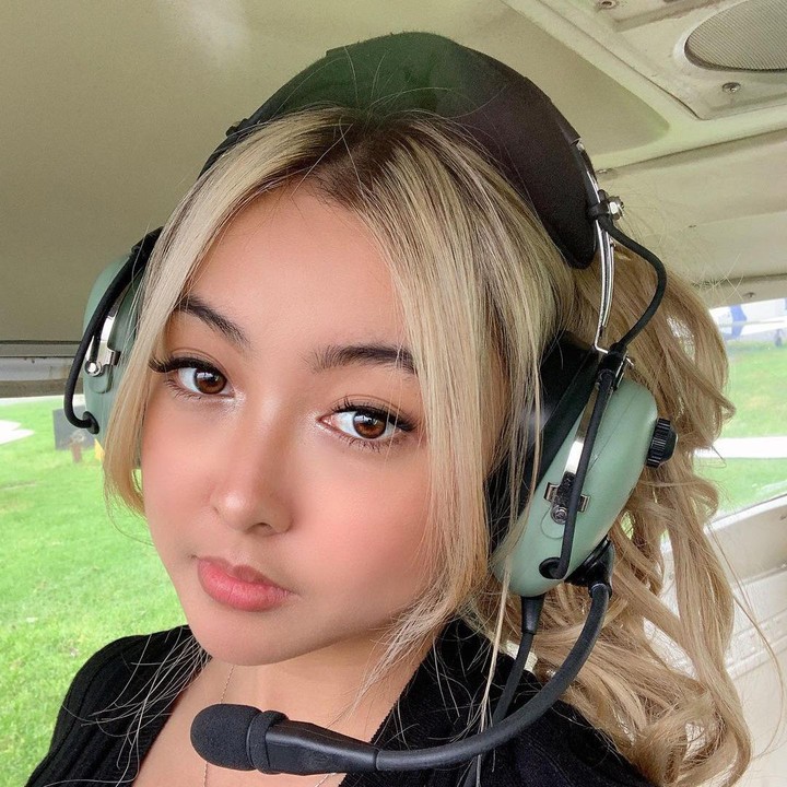 <p>Perempuan bernama Abigail Michelle viral di sosial media TikTok. Ini karena ia membagikan konten A Day In My Life sambil menerbangkan pesawat sendirian. (Foto: Instagram @abigailmchel)<br /><br /><br /></p>