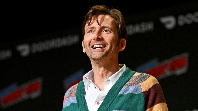 Bintang serial Doctor Who, David Tennant, resmi menerima tawaran untuk menjadi host BAFTA Film Awards 2024