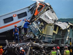 Menhub Bongkar Penyebab Tabrakan Kereta di Cicalengka