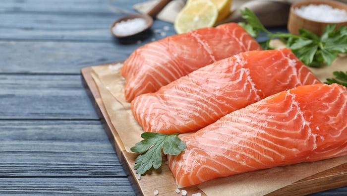 Ilustrasi ikan salmon/Foto: Freepik.com/yastremskaolga