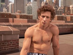 Bintangi Iklan Calvin Klein Underwear Terbaru, Aktor Ini Mendadak Viral