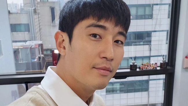 Kang Kyung-joon digugat atas kasus dugaan perselingkuhan dengan seorang perempuan lain yang juga sudah menikah.