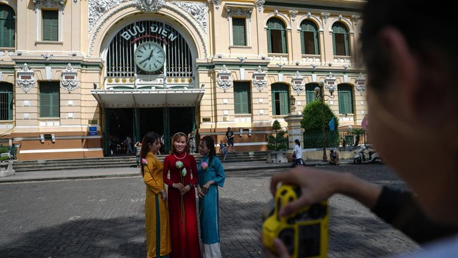 FOTO: Arsitektur Menawan Kantor Pos Ratusan Tahun di Saigon Vietnam