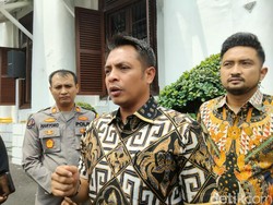 Pemotor yang Viral Ketuk Kaca Mobil di Surabaya Telah Teridentifikasi