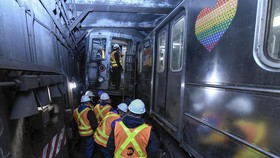 FOTO: Tabrakan Kereta Subway New York, 24 Orang Terluka