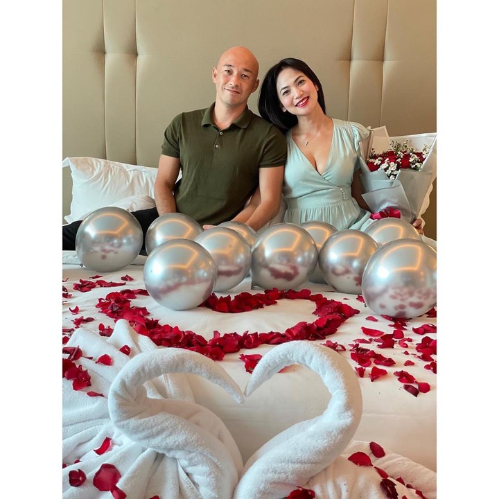 <p>Rumah tangga yang sudah dijalani selama 12 tahun ini juga tak pernah diterpa gosip miring. Pernikahan mereka adem ayem dan bahagia, Bunda. (Foto: Instagram @kinaryosihmoney)<br /><br /><br /></p>