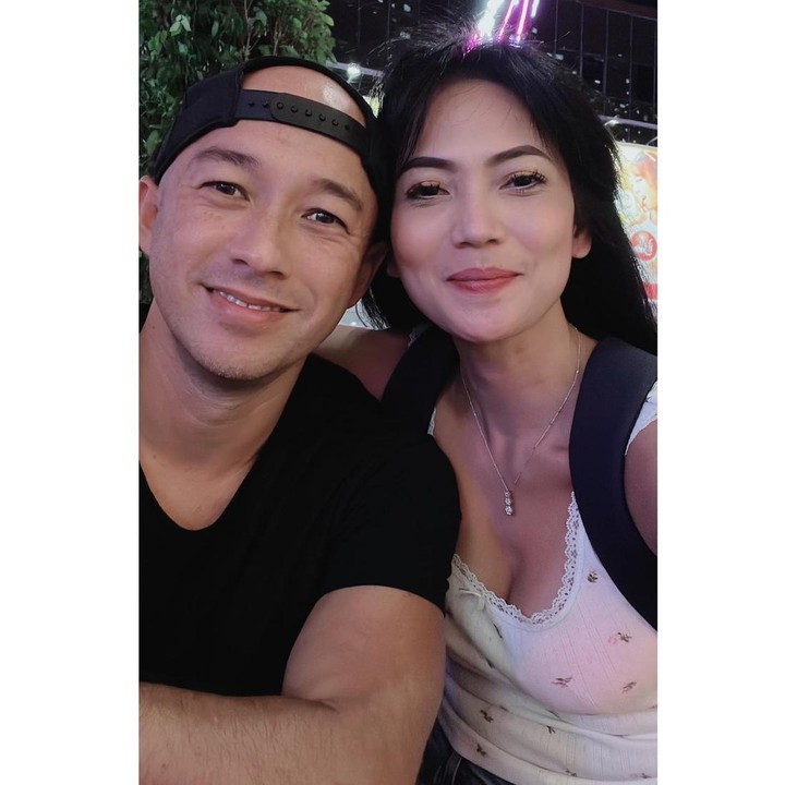 <p>Dalam beberapa potret yang tersebar, bintang film <em>Danur: I Can See Ghosts</em> juga menunjukkan potret bersama sang suami. Meski tak sering, namun unggahan tersebut bermakna. (Foto: Instagram @kinaryosihmoney)<br /><br /><br /></p>