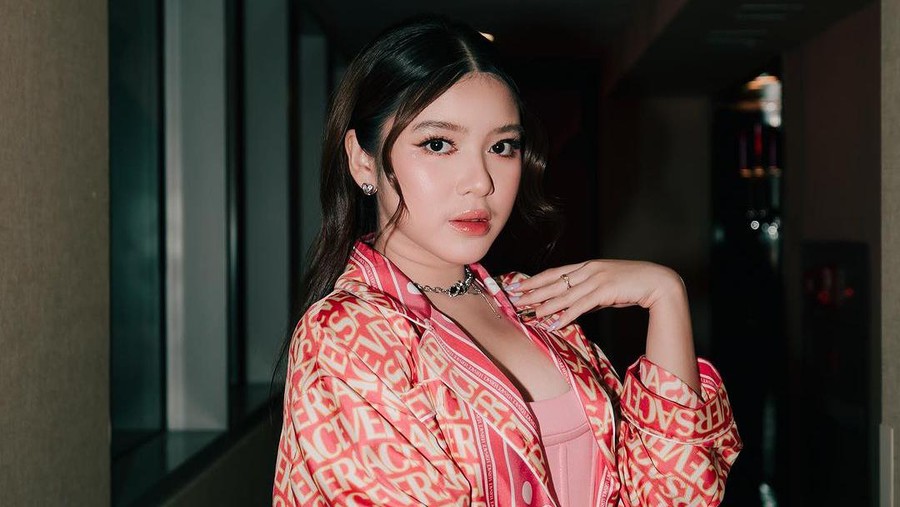 Lirik Lagu Ngeluwihi - Tiara Andini Lirik Lagu Ngeluwihi - Tiara Andini