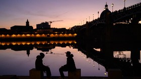 NYALANG: Sepotong Senja di Lengkung Langit Toulouse