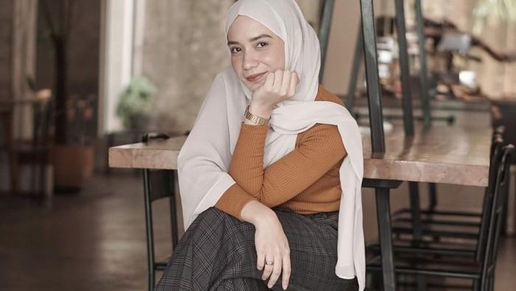 Putri Anne Putri Anne