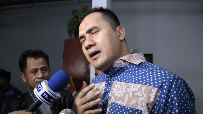 Polsek Tambora mengatakan Saipul Jamil tengah bersama pelaku penyalahgunaan narkoba saat ditemui petugas kepolisian. Namun, tes urinenya negatif.
