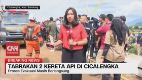 VIDEO: Tabrakan KA Cicalengka, Evakuasi Masinis Masih Berlangsung