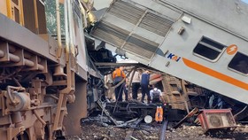 Masinis dan Asisten Kecelakaan Kereta Api Bandung Kritis