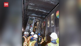 VIDEO: Penampakan Kereta Bawah Tanah New York yang Tabrak Kereta Lain
