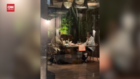 VIDEO: Momen Jokowi-Prabowo Bertemu Empat Mata Sambil Makan Malam