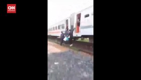 VIDEO: Situasi Penumpang Usai Tabrakan KA Turangga dan KA Lokal