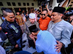 Silaturahmi ke Buntet Pesantren Cirebon, Gibran Diberi Serban Kemenangan