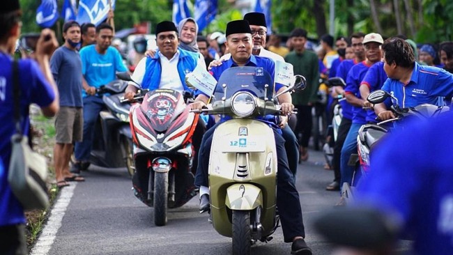 Kedatangan Ketua Umum PAN Zulkifli Hasan ke Lapangan Sidomulyo di Kecamatan Kasesi, Pekalongan disambut hangat oleh masyarakat Jawa Tengah, Jumat (5/1).