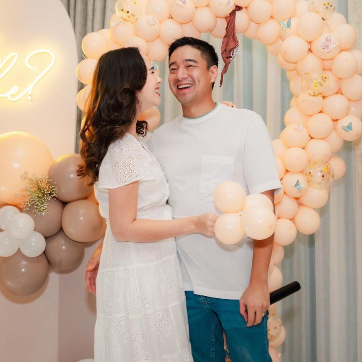 <p>Acara<em> gender reveal</em> ini cerita baru dalam perjalanan kehamilan pertama Pamela. Perempuan 30 tahun ini pertama kali mengumumkan kabar kehamilannya tepat di Hari Natal 2023. Pamela mengunggah foto hasil USG saat usia kehamilannya masuk tiga bulan. Ia juga pamer <em>baby bump,</em> Bunda. (Foto: Instagram @pammybowie)</p>