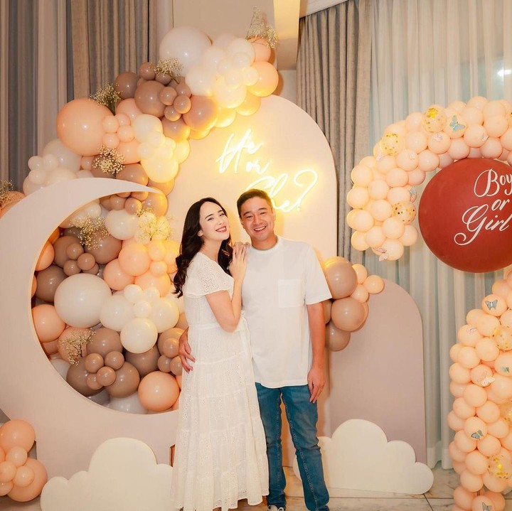 <p>Pamela Bowie diketahui menikah dengan Armand Gunawan pada September 2023. Kurang lebih 3 bulan setelah pernikahan, pasangan ini mengumumkan kabar kehamilan anak pertama. Pamela membagikan kabar bahagia ini bertepatan dengan momen natal. (Foto: Instagram: @pammybowie)</p>