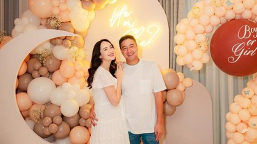img-title Selamat, Pamela Bowie Melahirkan Anak Pertama