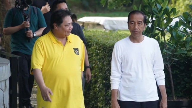 Airlangga menegaskan sampai saat ini belum ada pembahasan soal Jokowi jadi ketua koalisi besar di pemerintahan Prabowo Subianto.
