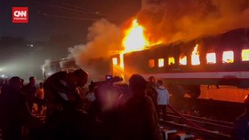 VIDEO: Massa Bakar Kereta di Dhaka Jelang Pemilu Bangladesh, 4 Tewas