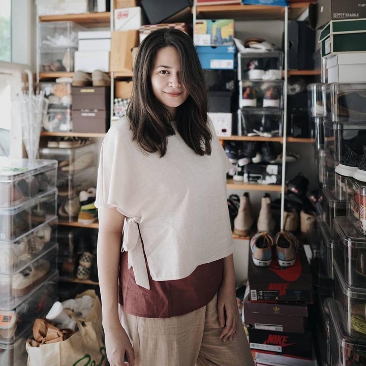<p>Sabai juga sering membagikan potret dirinya yang jarang dandan atau less make up. Hal tersebut justru membuat wajah Sabai terlihat cantik alami. (Foto: Instagram @sabaidieter)</p>