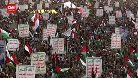 VIDEO: Lautan Massa Peringati Pembunuhan Tentara Houthi oleh AS