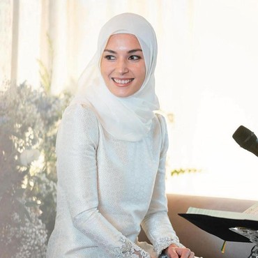 Busana Anisha Calon Istri Prince Mateen pada Acara Khatam Qur'an Jelang Menikah