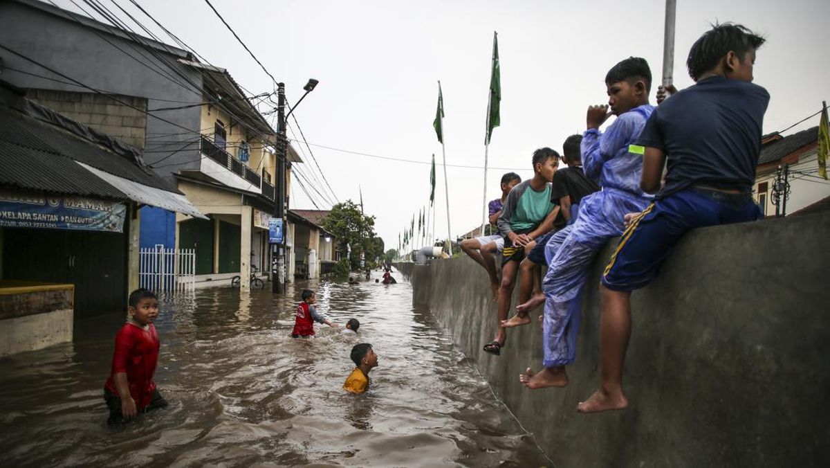 7 Wilayah Tangerang Selatan Banjir, 4 Perahu Karet Diterjunkan